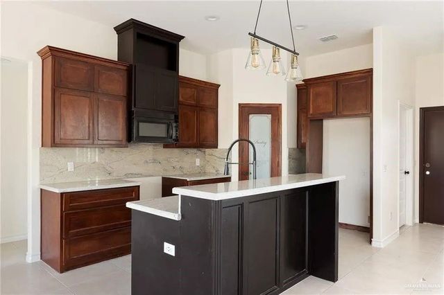 808 Whitewing Street, Alamo, TX 78516