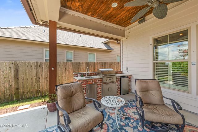 404 Habitat Ridge Drive, Broussard, LA 70518