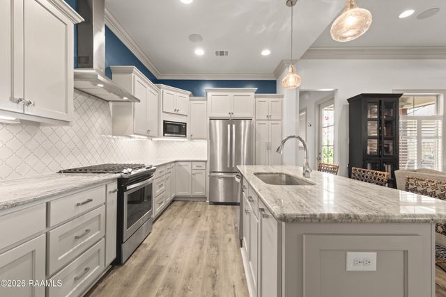 404 Habitat Ridge Drive, Broussard, LA 70518