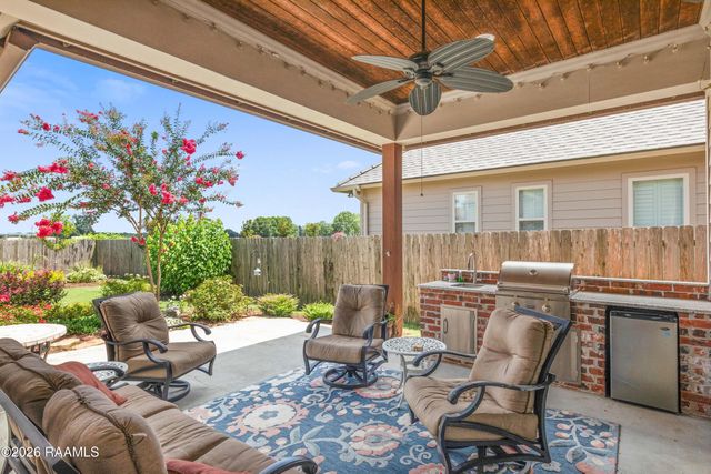 404 Habitat Ridge Drive, Broussard, LA 70518