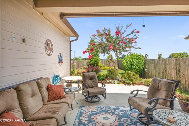 404 Habitat Ridge Drive, Broussard, LA 70518