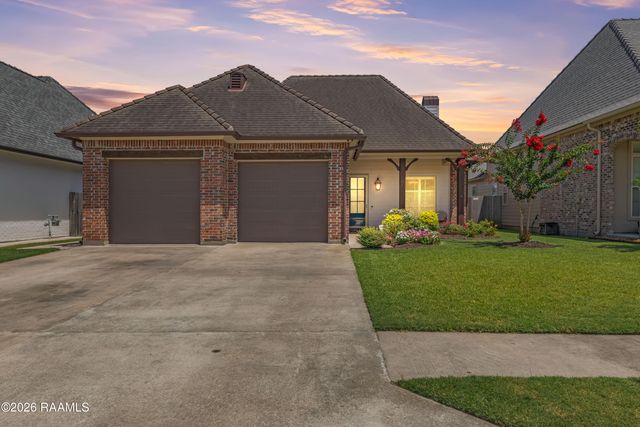 404 Habitat Ridge Drive, Broussard, LA 70518