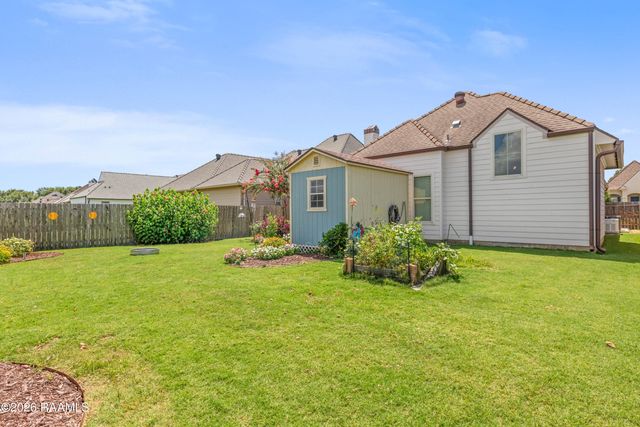 404 Habitat Ridge Drive, Broussard, LA 70518