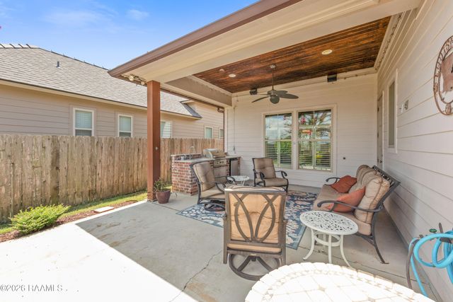 404 Habitat Ridge Drive, Broussard, LA 70518