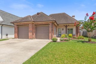 404 Habitat Ridge Drive, Broussard, LA 70518
