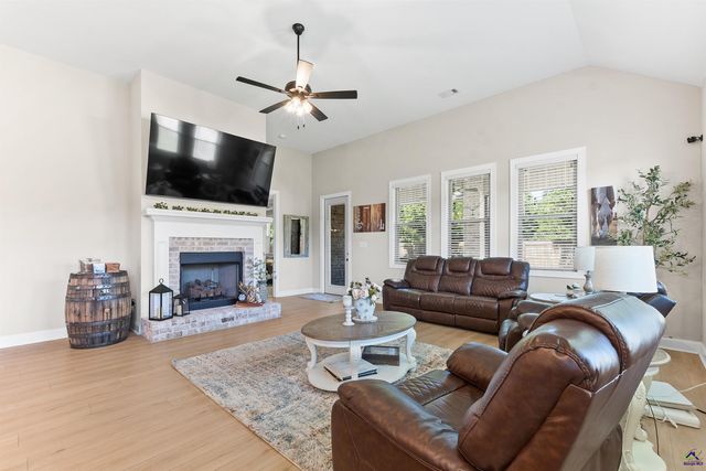 403 Cannon Point Drive, Bonaire, GA 31005