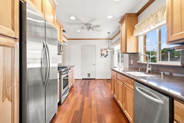 2439 W De Ovan Ave, Stockton, CA 95204