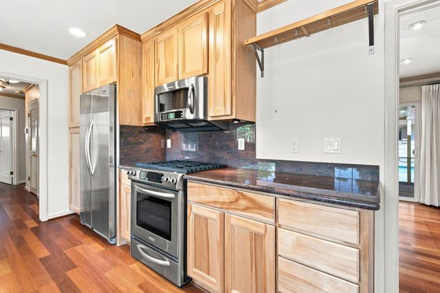 2439 W De Ovan Ave, Stockton, CA 95204