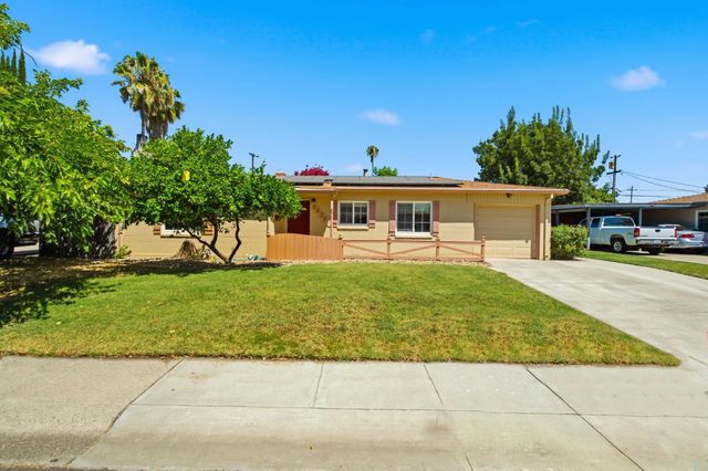 2439 W De Ovan Ave, Stockton, CA 95204