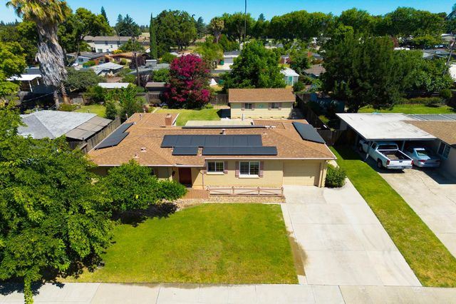 2439 W De Ovan Ave, Stockton, CA 95204