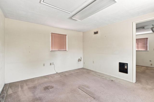 2439 W De Ovan Ave, Stockton, CA 95204