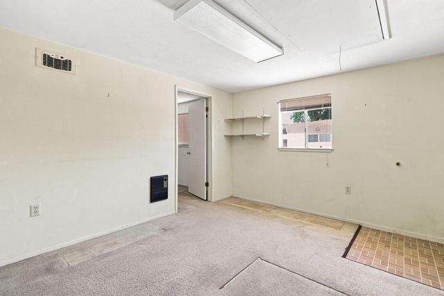 2439 W De Ovan Ave, Stockton, CA 95204