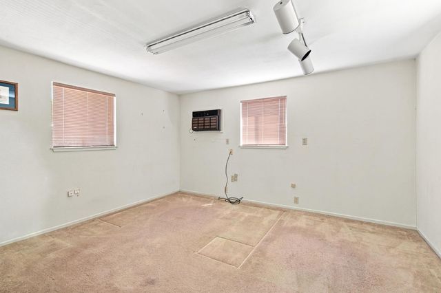 2439 W De Ovan Ave, Stockton, CA 95204