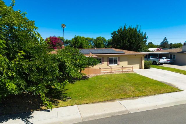 2439 W De Ovan Ave, Stockton, CA 95204