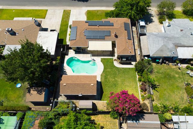 2439 W De Ovan Ave, Stockton, CA 95204