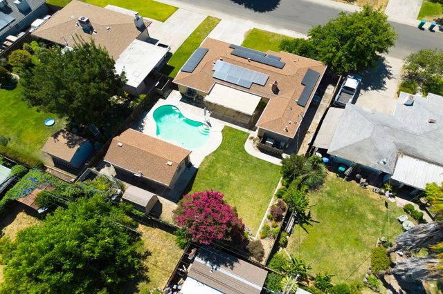 2439 W De Ovan Ave, Stockton, CA 95204