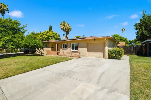 2439 W De Ovan Ave, Stockton, CA 95204