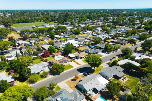 2439 W De Ovan Ave, Stockton, CA 95204