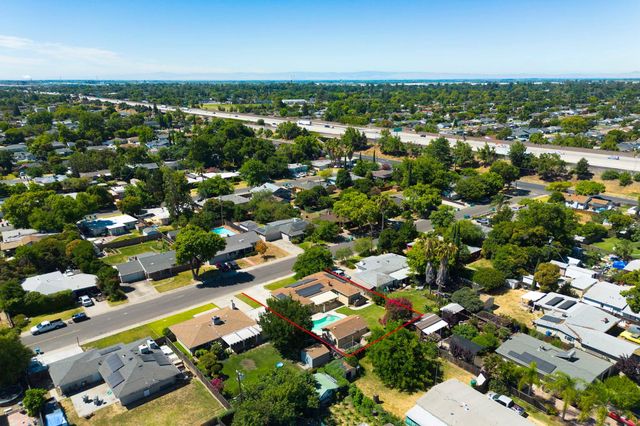 2439 W De Ovan Ave, Stockton, CA 95204