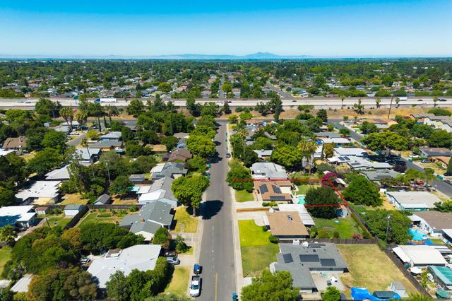 2439 W De Ovan Ave, Stockton, CA 95204