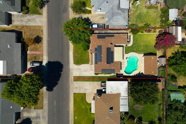 2439 W De Ovan Ave, Stockton, CA 95204