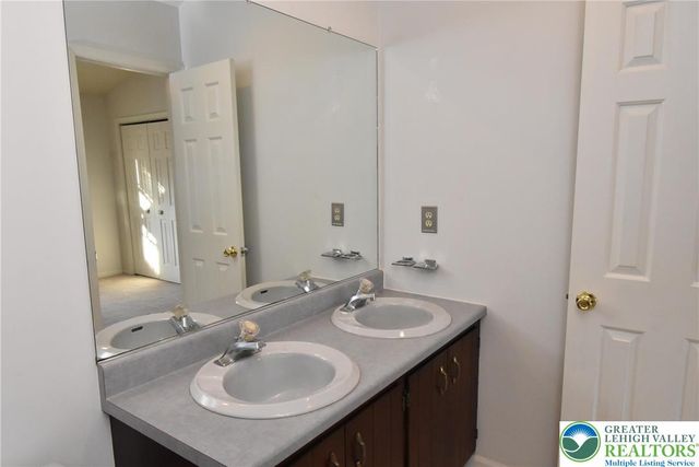 573 Ponds Edge Lane A4, Allentown City, PA 18104