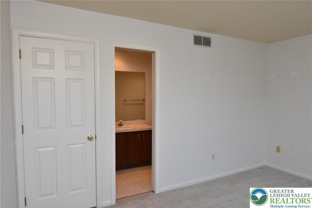 573 Ponds Edge Lane A4, Allentown City, PA 18104