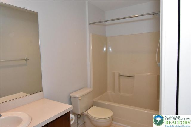 573 Ponds Edge Lane A4, Allentown City, PA 18104