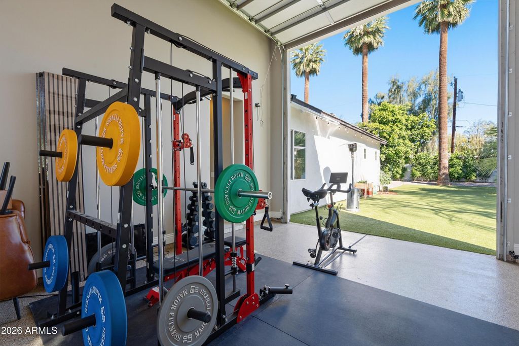 Image 10 of property listing at 1822 W EL CAMINITO Drive, Phoenix, AZ 85021