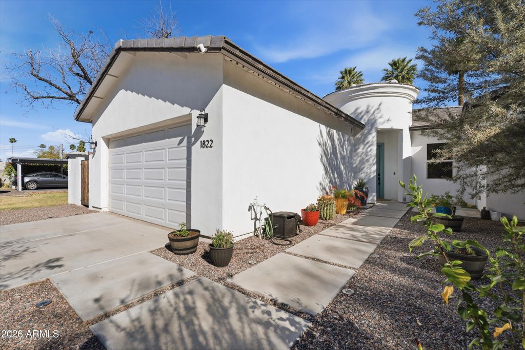 Image 16 of property listing at 1822 W EL CAMINITO Drive, Phoenix, AZ 85021