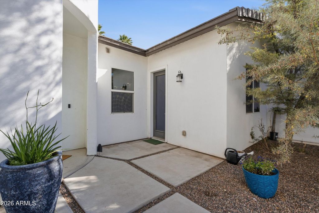 Image 17 of property listing at 1822 W EL CAMINITO Drive, Phoenix, AZ 85021