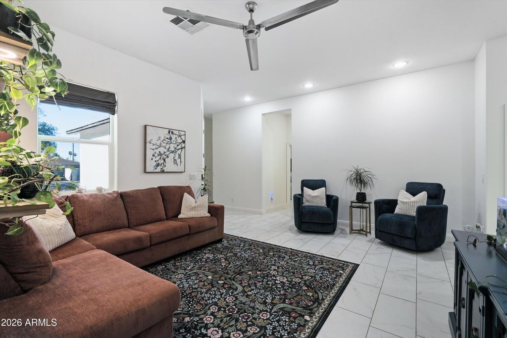 Image 20 of property listing at 1822 W EL CAMINITO Drive, Phoenix, AZ 85021