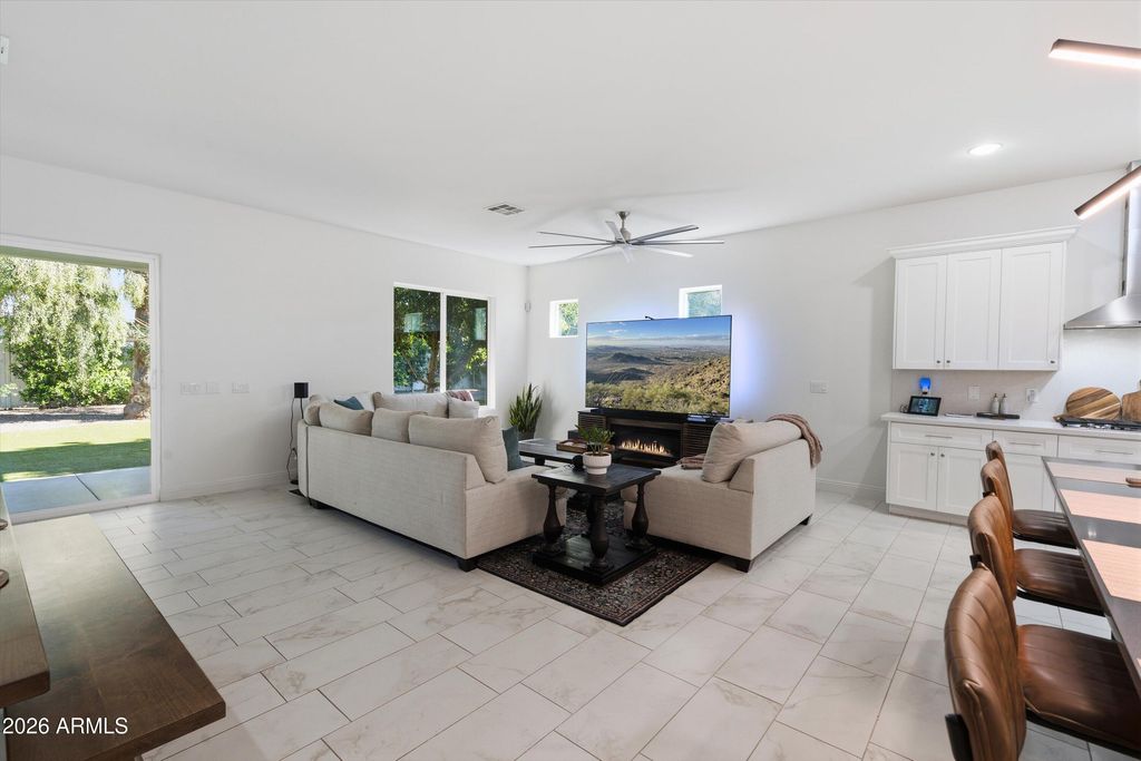 Image 22 of property listing at 1822 W EL CAMINITO Drive, Phoenix, AZ 85021