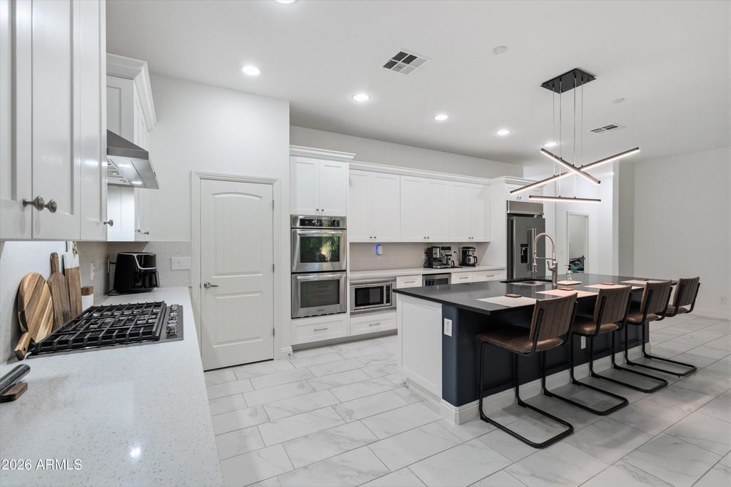 Image 3 of property listing at 1822 W EL CAMINITO Drive, Phoenix, AZ 85021