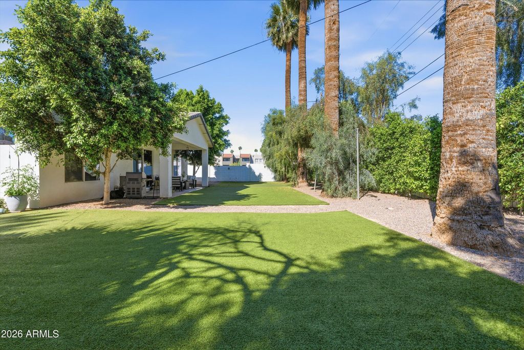 Image 39 of property listing at 1822 W EL CAMINITO Drive, Phoenix, AZ 85021