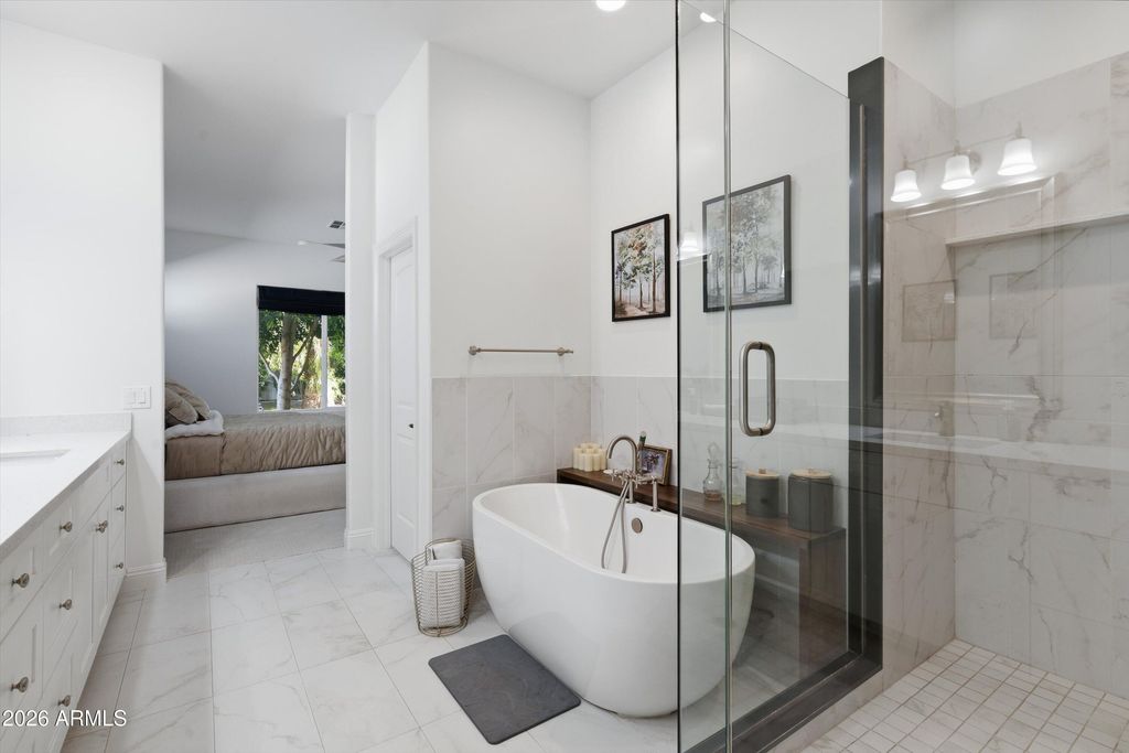 Image 6 of property listing at 1822 W EL CAMINITO Drive, Phoenix, AZ 85021