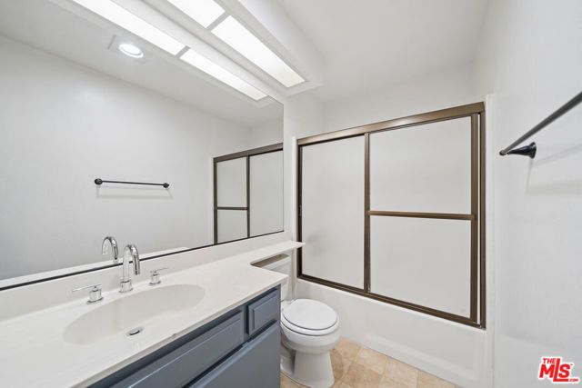 11924 Mayfield Avenue 2, Los Angeles, CA 90049