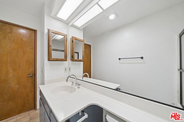 11924 Mayfield Avenue 2, Los Angeles, CA 90049