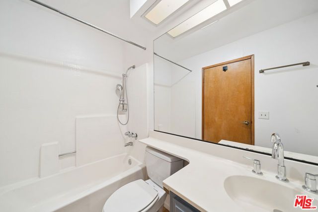 11924 Mayfield Avenue 2, Los Angeles, CA 90049
