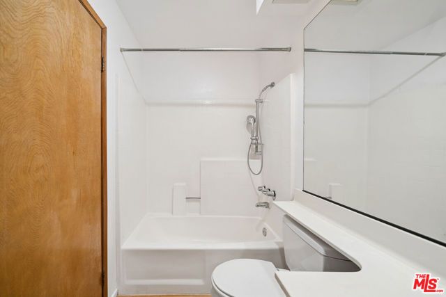 11924 Mayfield Avenue 2, Los Angeles, CA 90049