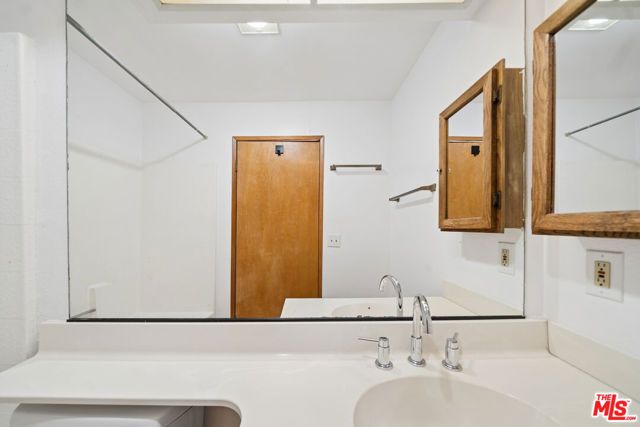 11924 Mayfield Avenue 2, Los Angeles, CA 90049