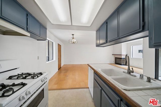 11924 Mayfield Avenue 2, Los Angeles, CA 90049