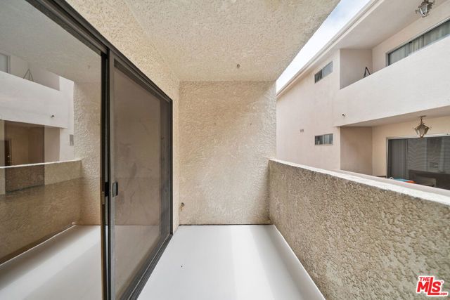 11924 Mayfield Avenue 2, Los Angeles, CA 90049