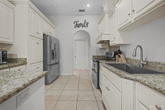 701 E Arapaho Avenue, Pharr, TX 78577