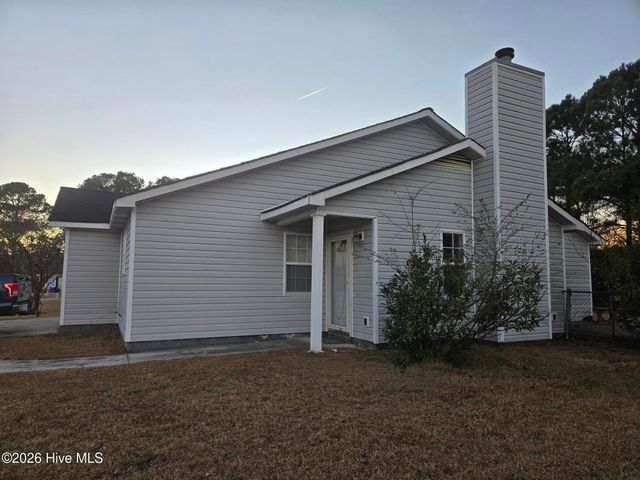 442 Dion Drive, Hubert, NC 28539