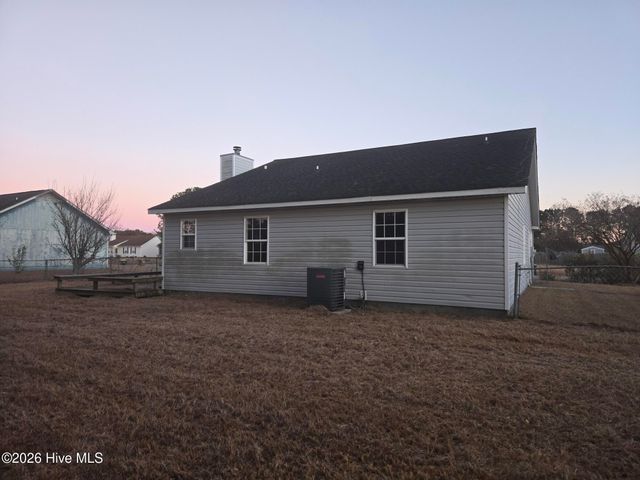 442 Dion Drive, Hubert, NC 28539