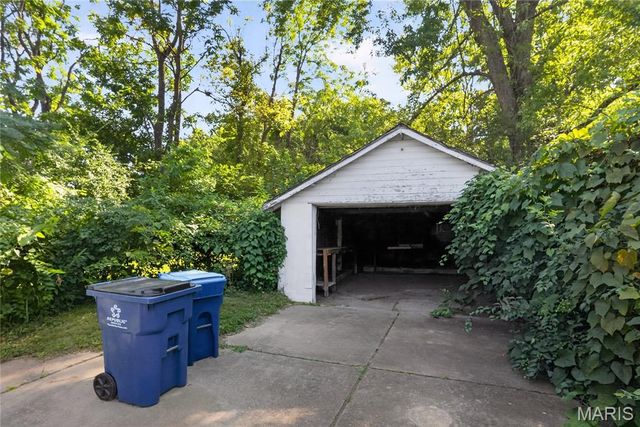 2344 Burns Avenue, St Louis, MO 63114