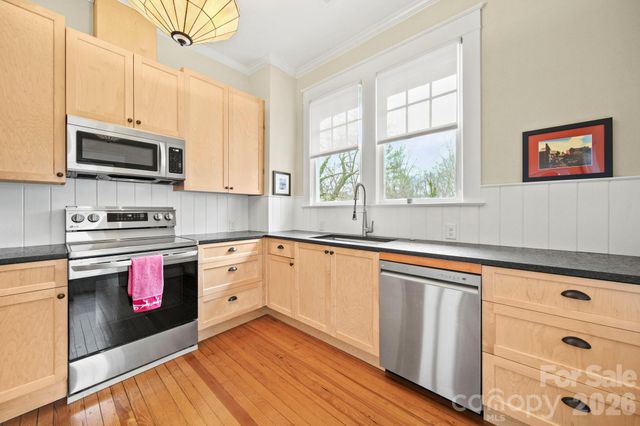 202 S Oak Street, Statesville, NC 28677