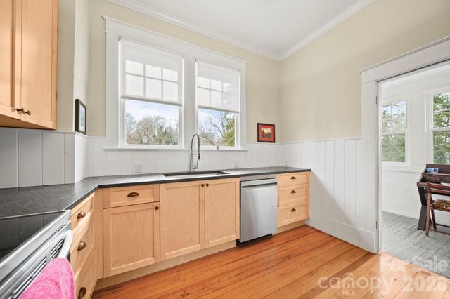 202 S Oak Street, Statesville, NC 28677
