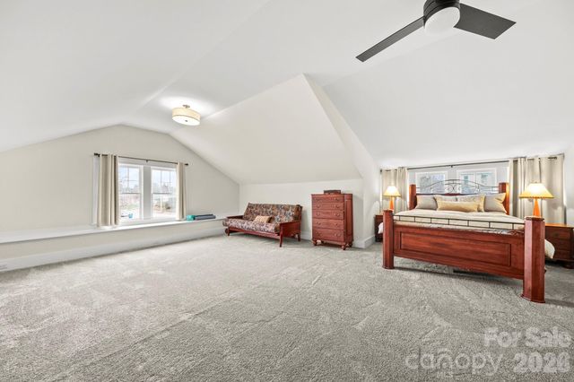 202 S Oak Street, Statesville, NC 28677